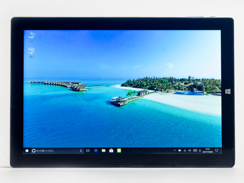 前面。パネル中央上に200万画素Webカメラ。右中央にWindowsボタン