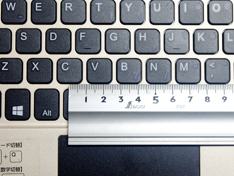 キーピッチは実測で約18mm