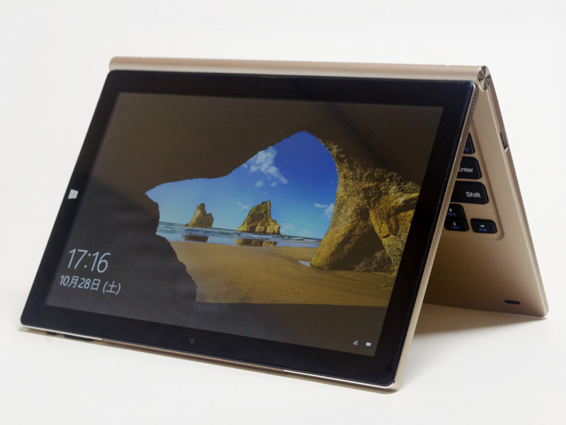 テントモード。パネルを裏・表どちらにも取り付けられる