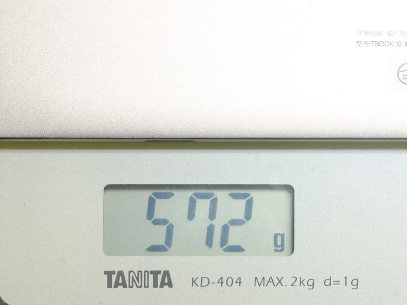 重量(本体)。実測で572g