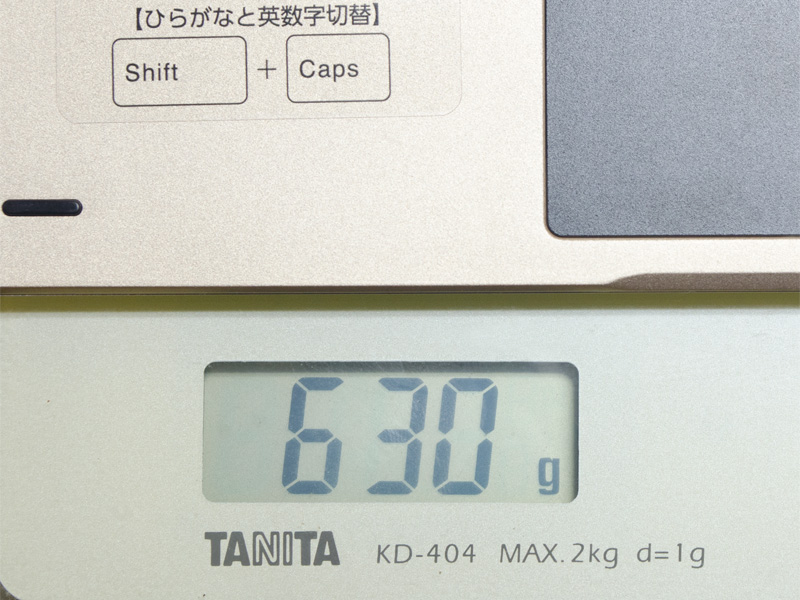 重量(キーボード)。実測で630g。本体合わせて計1.2kg。仕様より若干重い