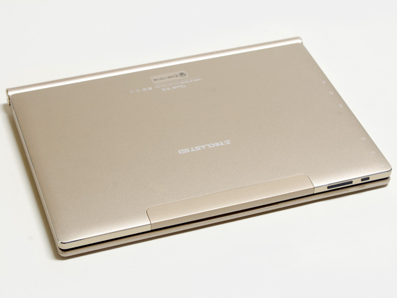 合体時閉じたところ。厚み約15.7mmと少しぼってりしている