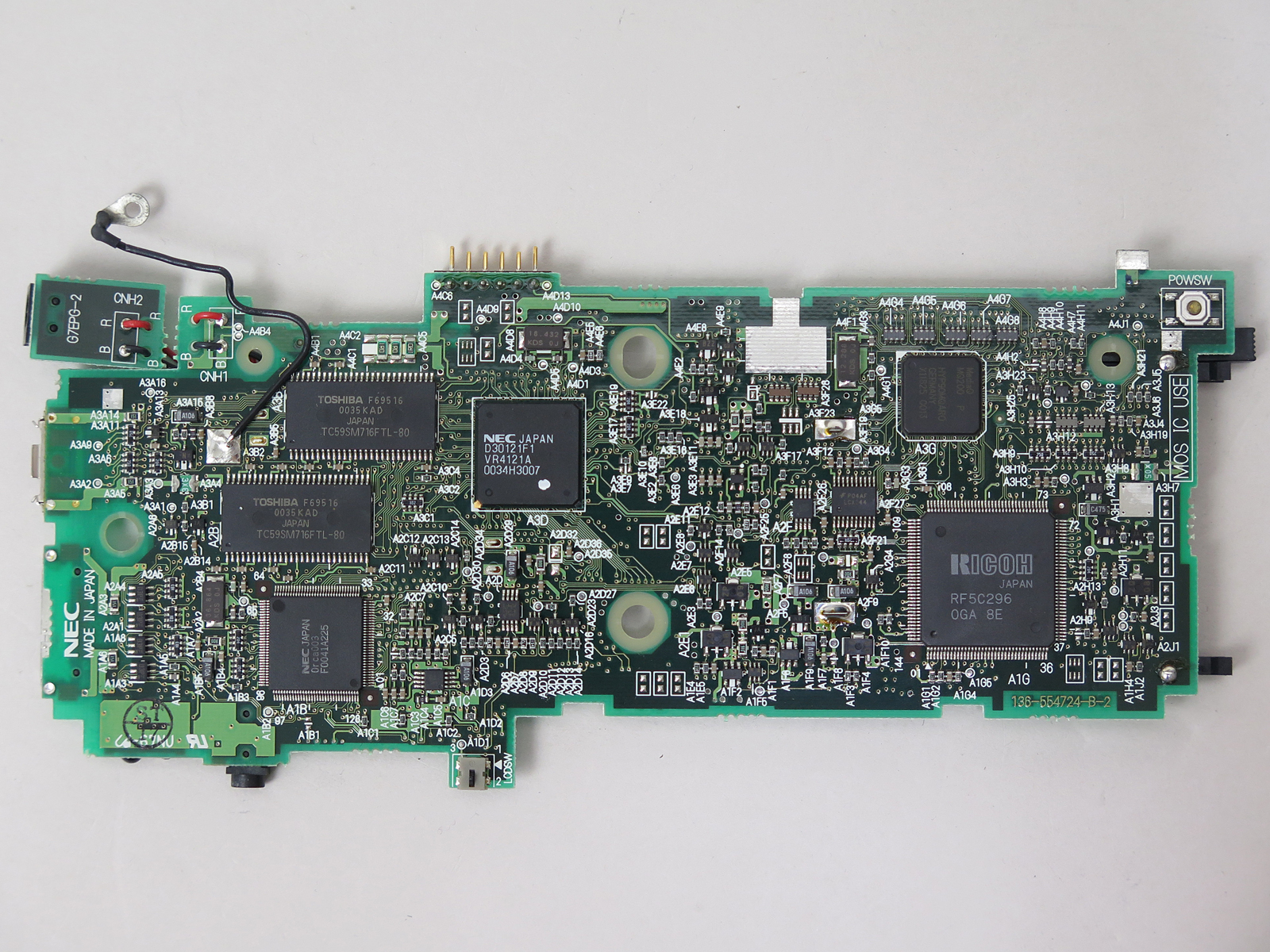 シグマリオンの基板表面。主要チップが並ぶ