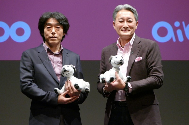 執行役員ビジネスエグゼクティブ AIロボティクスビジネスグループ長 川西泉氏(左)と平井一夫氏(右)