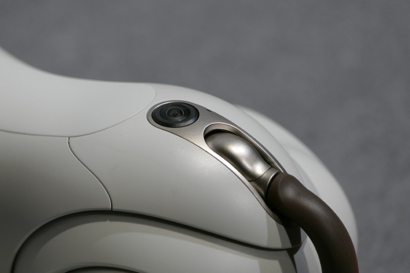 腰上部にあるSLAM用魚眼カメラ