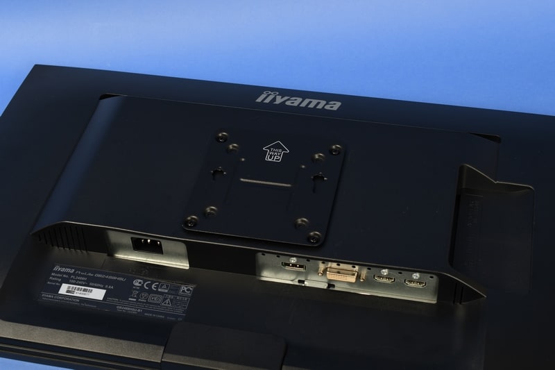 マウントベースはディスプレイの背面に取りつける