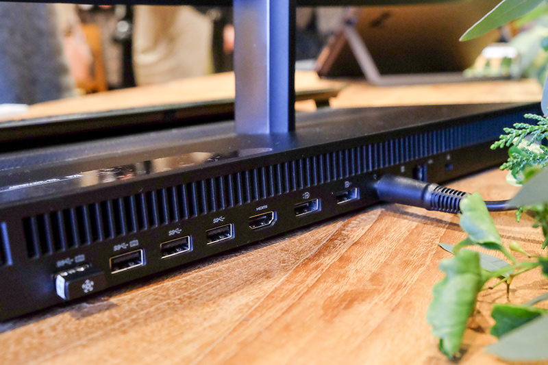 34型モデルの背面インターフェイス