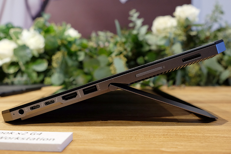 キックスタンドは160度まで開閉可能