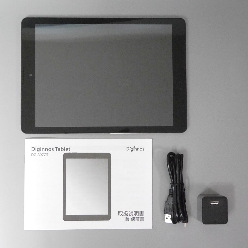 同梱品一覧。本体のほかUSBケーブル、アダプタ、取扱説明書が付属する