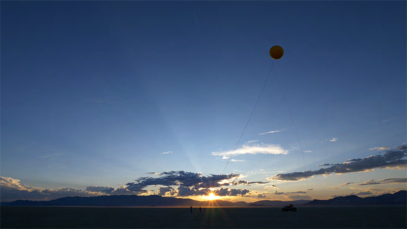 ヘリウムで浮かべたバルーンの様子