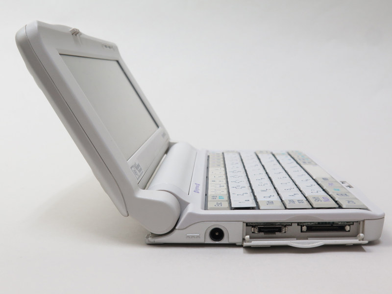 左側面のインターフェイスは従来どおり