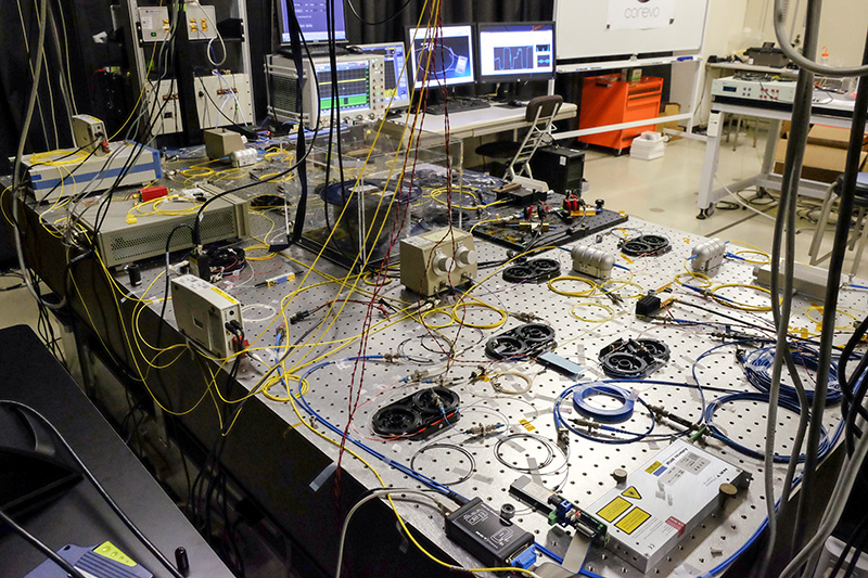 中身。同じものが箱に封じられている