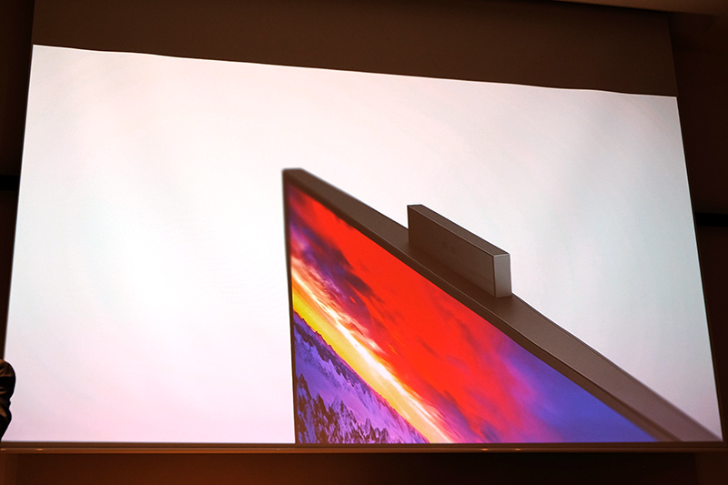 飛び出すカメラ