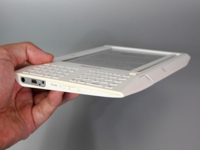 下方向から見たところ。本製品の特殊な形状がよくわかる