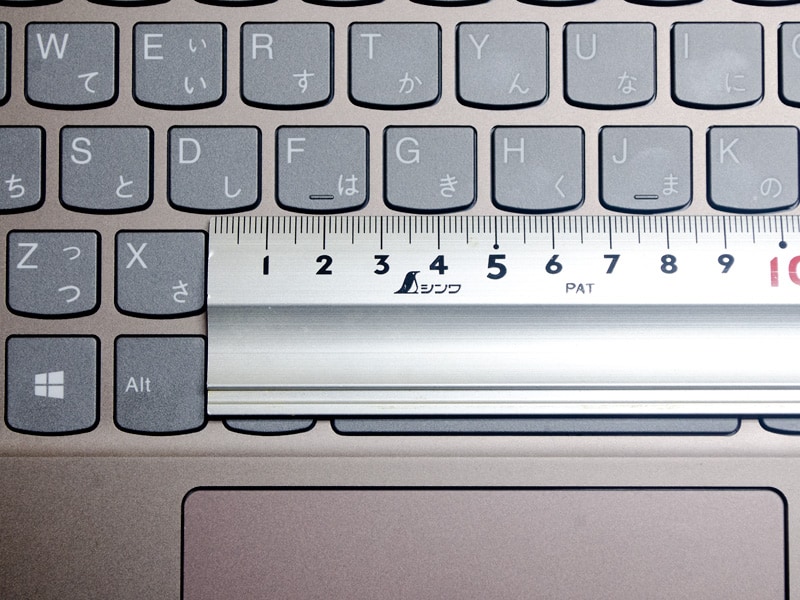 キーピッチは主要キーで実測約19mm