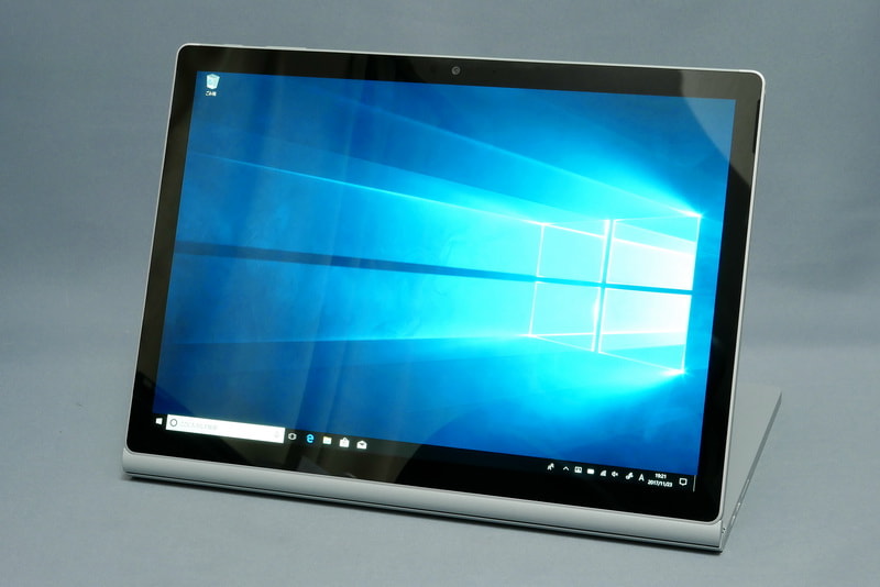 ディスプレイを外に向けてキーボードに装着しても利用できる。こちらはスタンド型の閲覧モード