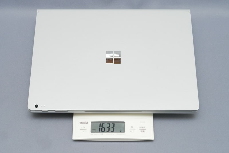 キーボードに装着した状態での重量は、実測で1,633gだった