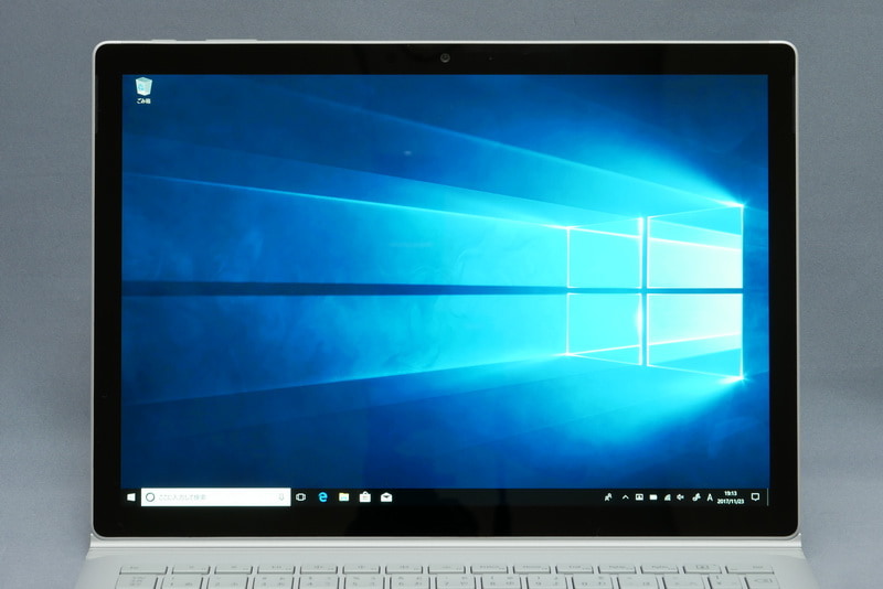 従来モデルと同じ、表示解像度3,000×2,000ドットの13.5型PixelSenseディスプレイを採用。なお、パネルの種類は非公開