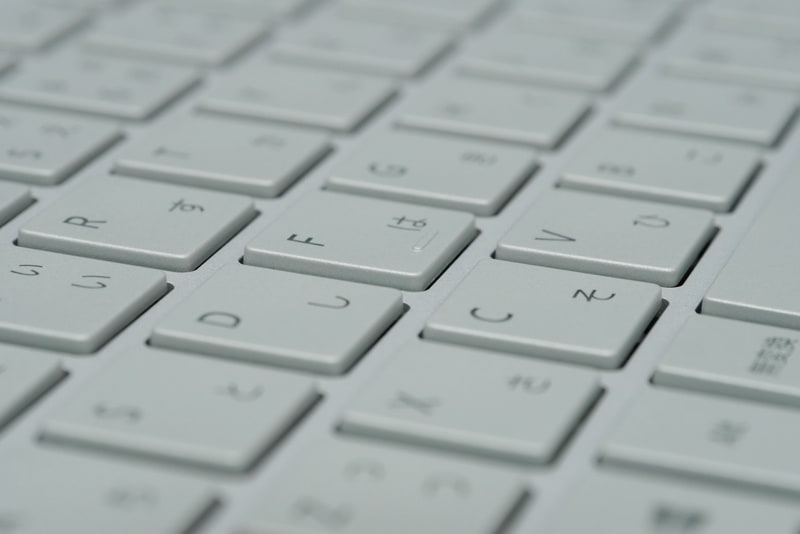 ストロークは約1.6mm。タッチはやや柔らかいという印象だが、しっかりしたクリック感があり、打鍵感は良好