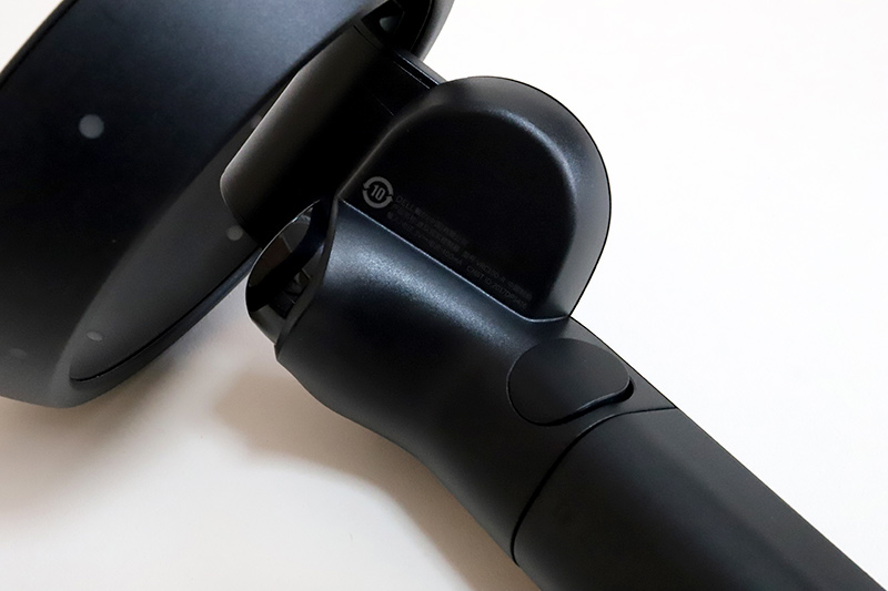 裏面にはトリガーボタン、グラブボタンが用意されている