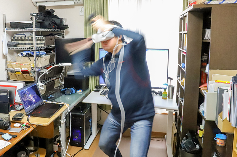 外部センサーを必要としないDell VisorとゲーミングノートPCの組み合わせはセットアップの容易さが魅力。体験するVRコンテンツに合わせて、プレイする場所もすぐに変更できる
