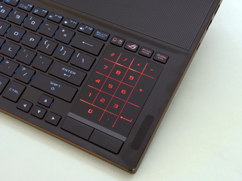 タッチパッドからボタン1つでテンキーボードに変身