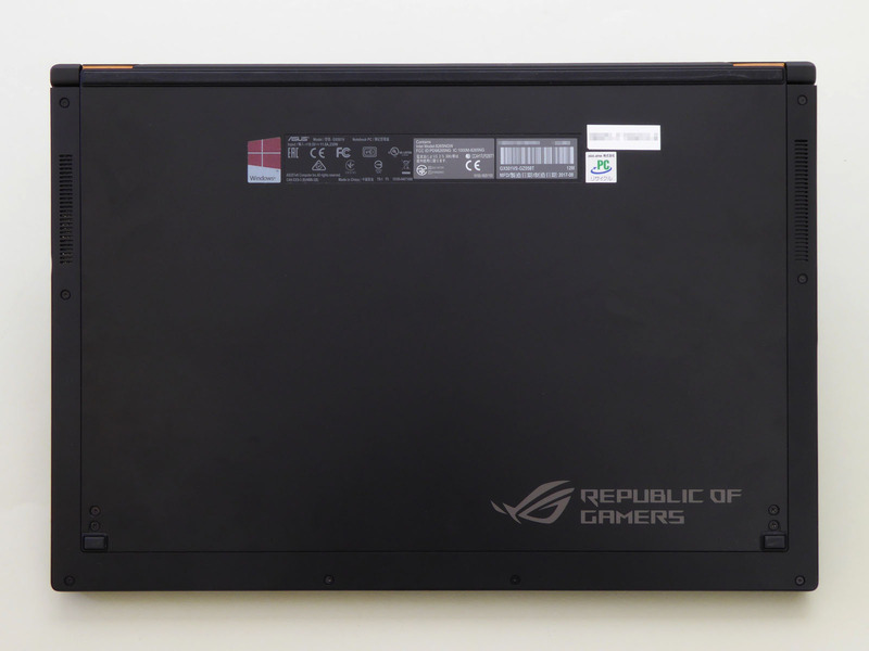 底面のスリットは少ないが、これはAASという機構を採用しているため