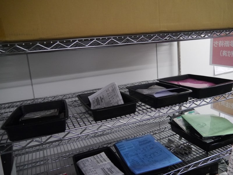 取り出されたHDDは初期診断が行なわれる