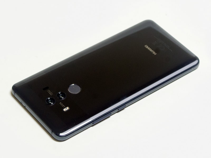 右側面に音量±ボタンと電源ボタン。上側面に赤外線センサー