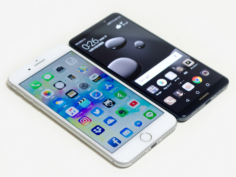 iPhone 7 Plusとの比較。高さも幅も本機のほうが若干短い