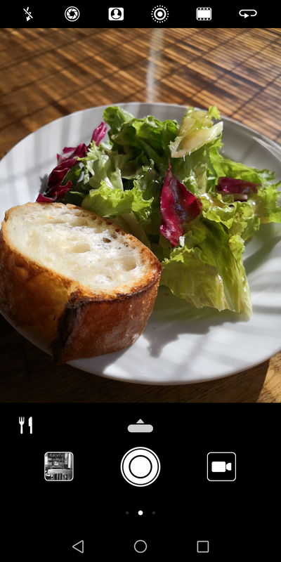 左下に「フォークとナイフ」のアイコン＝フードとして認識