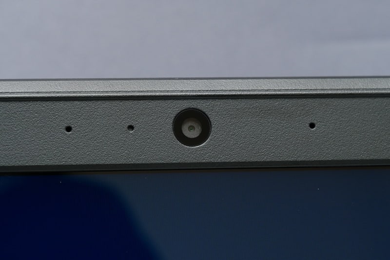 液晶上部には、100万画素のWebカメラを搭載