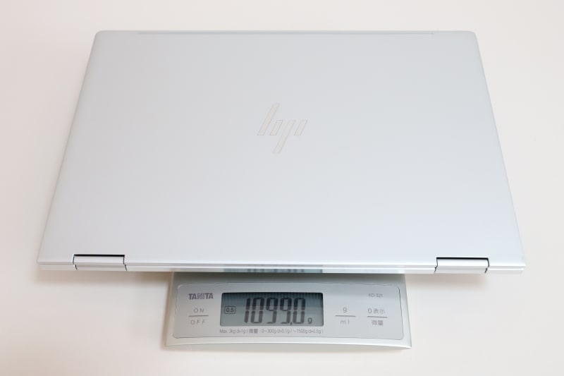 本体の実測重量は1,099g