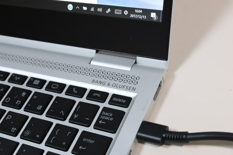 Bang & Olufsenのスピーカーが5基搭載されている