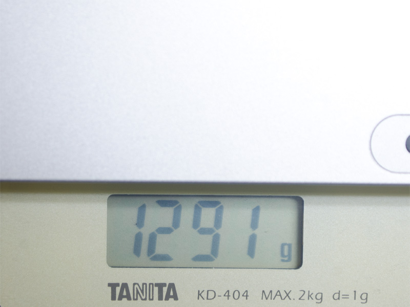 キーボードドック合体時の重量。実測で1,291g