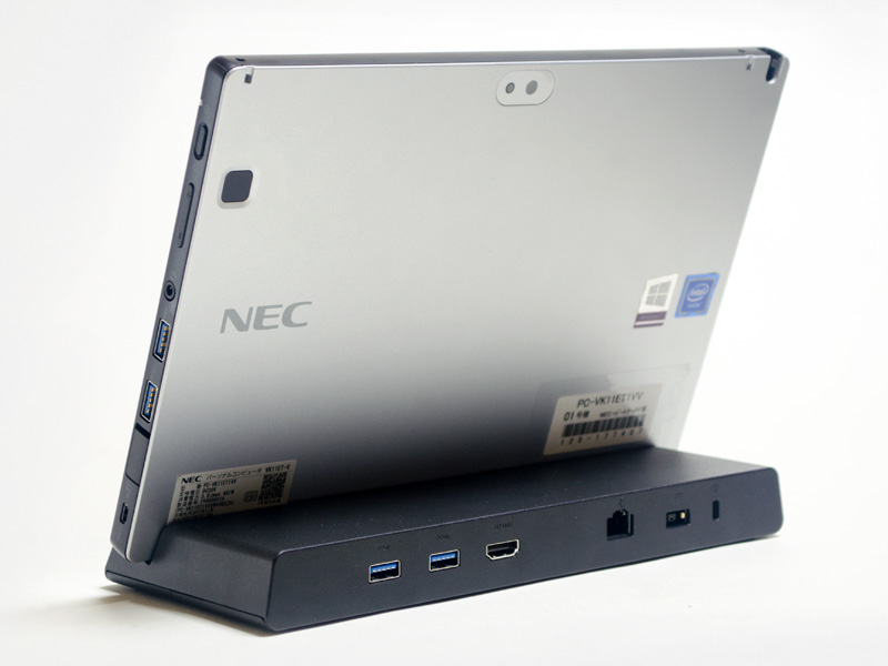 クレードル合体時(裏から)。後ろにUSB 3.0×2、HDMI、Ethernet、電源入力、ロックポートと、キーボードドックと全く同じ並び