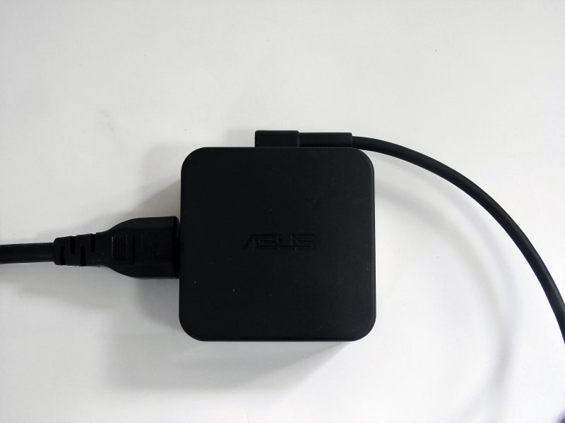 付属のACアダプタ