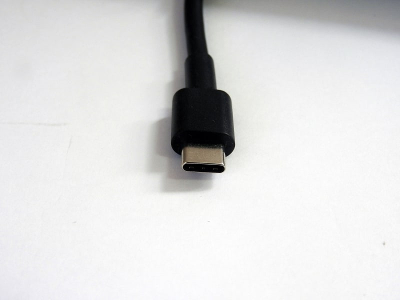 ACアダプタのコネクタはUSB Type-Cである