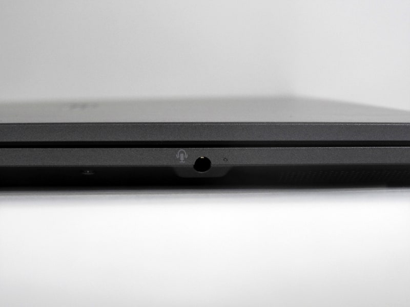 左側面のヘッドセット端子のアップ