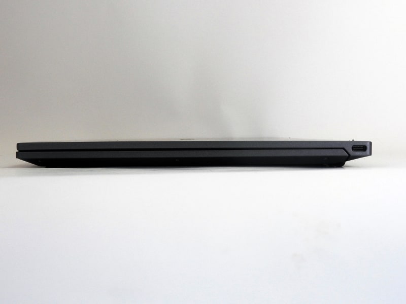 右側面には、USB 3.1 Type-Cポートが用意されている