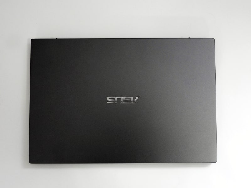 B9440UAの上面。シンプルでシャープなデザインだ