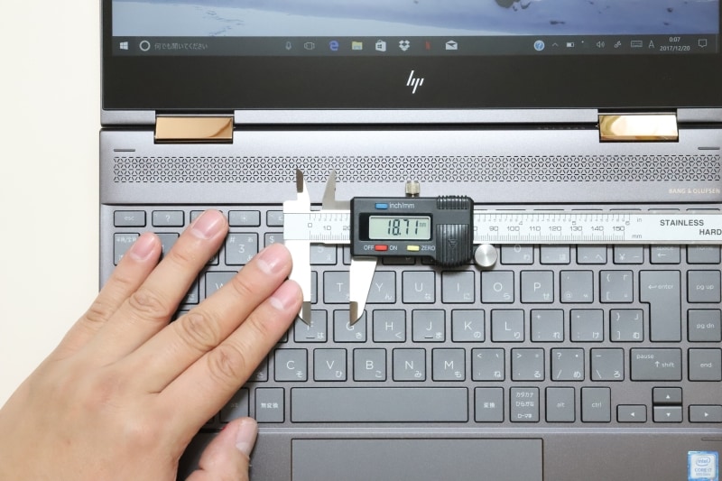 キーピッチは約18.7×18.7mm、キーストロークは約1.3mm