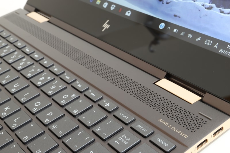 Bang & Olufsenのスピーカーをキーボード面の上部に2つ、底面に2つ搭載している