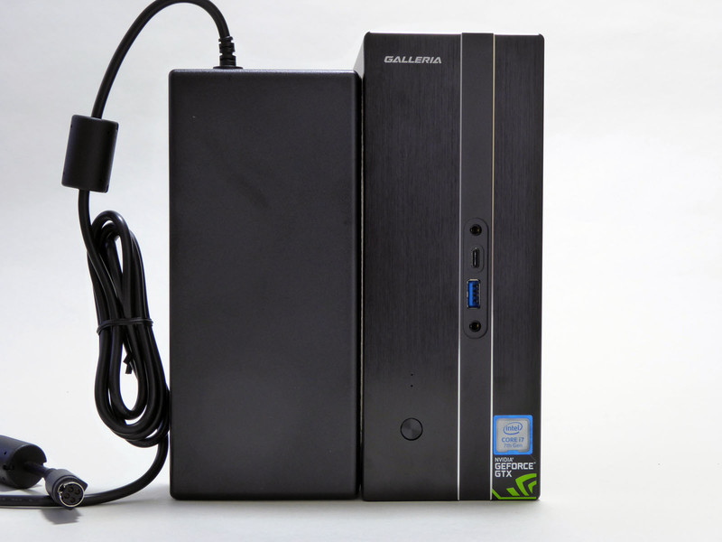 ACアダプタはかなり大型