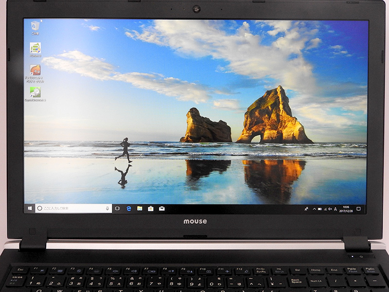 液晶は15.6型で、解像度は1,920×1,080ドット。タッチ操作には非対応だ