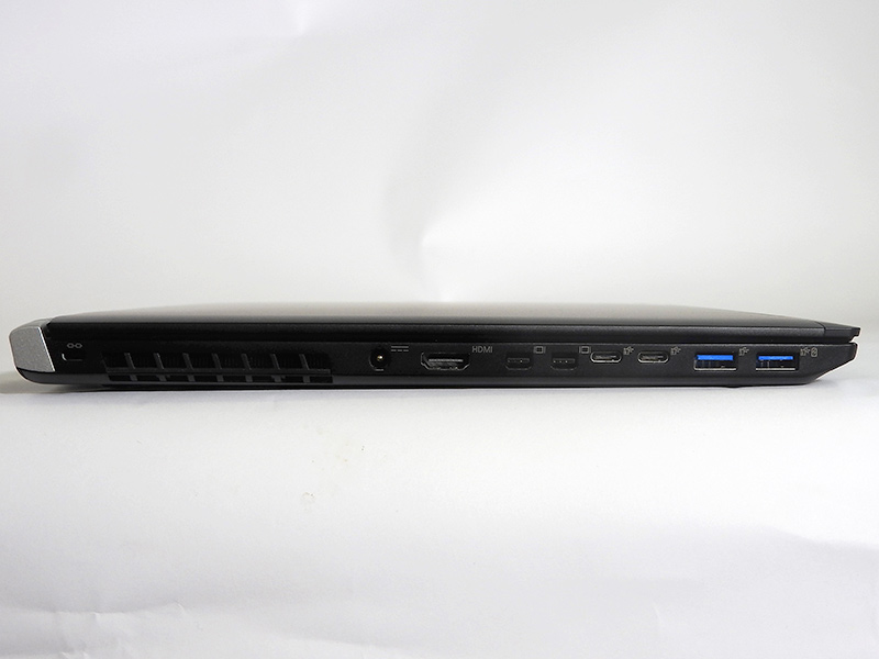 左側面には、HDMIポートとMini DisplayPort×2、USB 3.1 Type-C×2、USB 3.0×2が用意されている