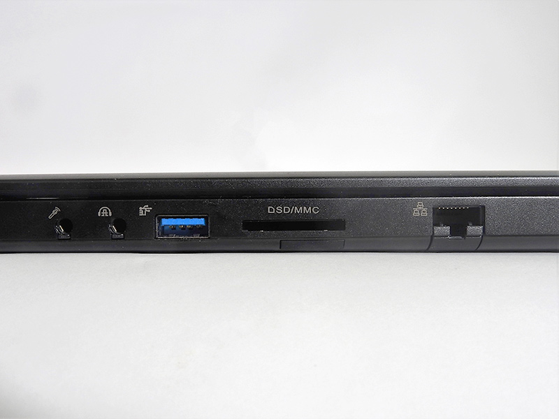 右側面のポート部分