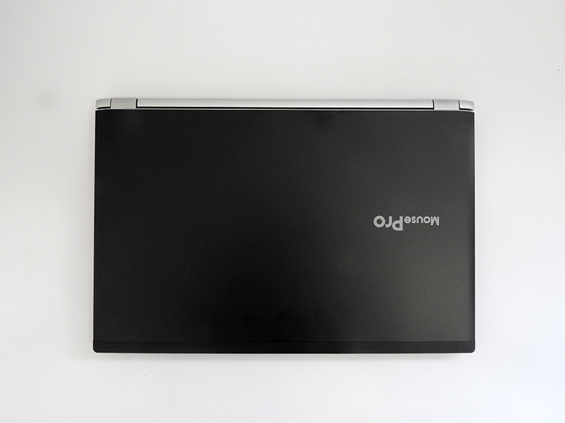 MousePro NB9の上面。シンプルなデザインで、質感も高い