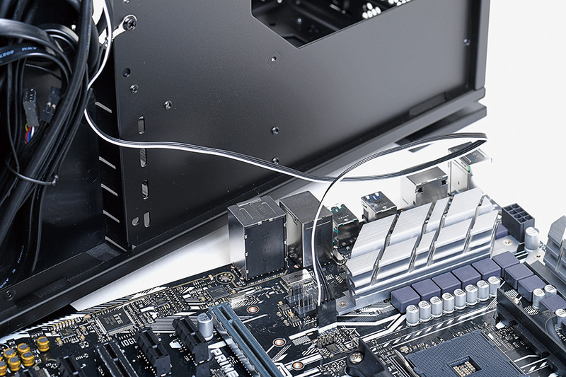 まだ少なめだが、マザーボードのLED用ピンヘッダに接続してファンの色などを変更できるモデルも登場している