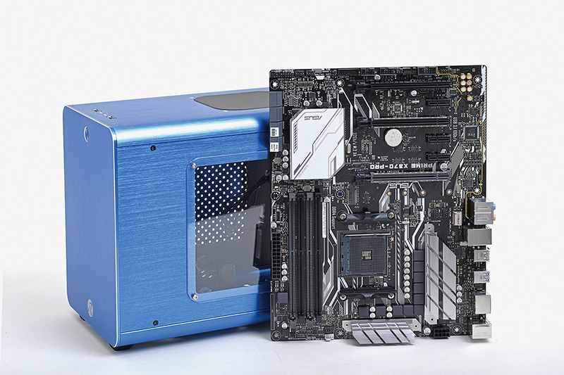 Mini-ITX対応PCケースは、Mini-ITX対応マザーボードまでしか対応しない。ATX対応マザーボードは、物理的に組み込めないのだ